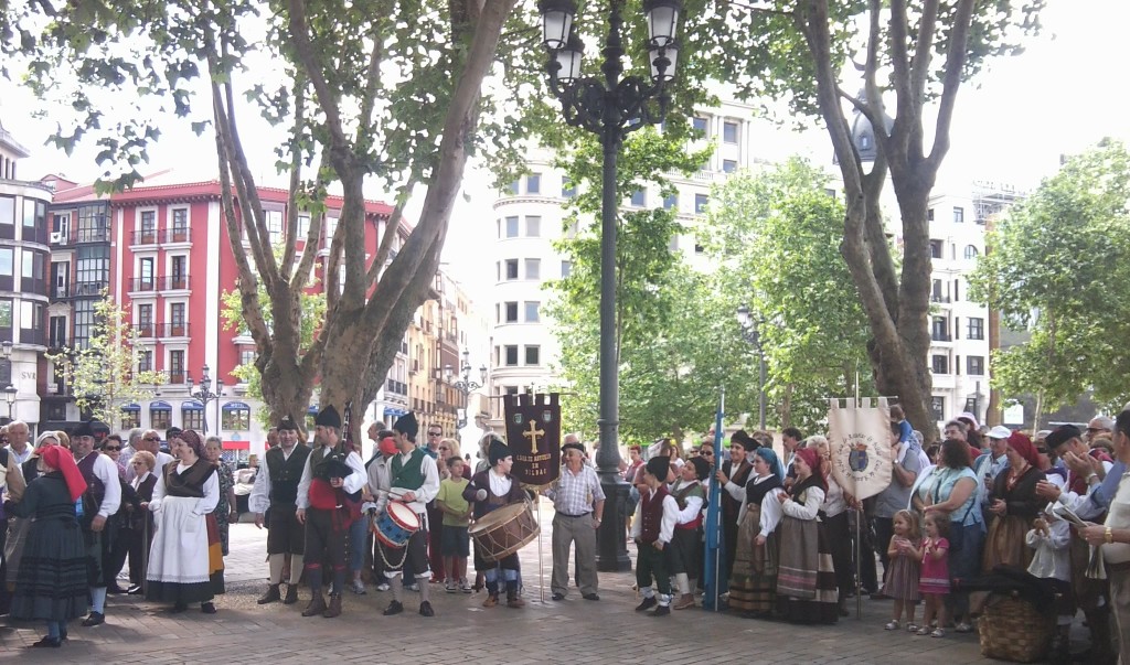 Actuación de la Casa de Asturias de Bilbao, Bilbao, Mayo 2011. Fotografía de P.J. Oiarzabal